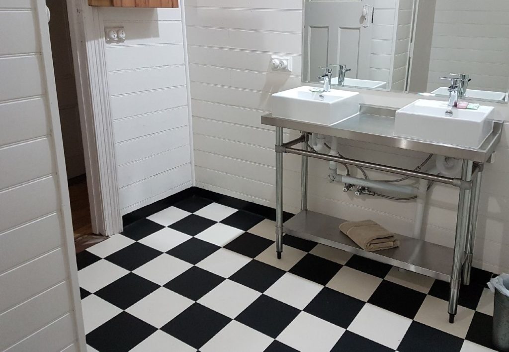 bathroom Harrow Hermitage Hotel